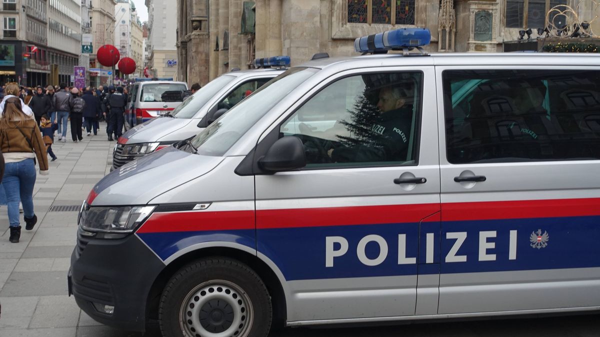 Trojnásobná vražda v rakouském nevěstinci. Ženy muže odmítly, tak je ubodal